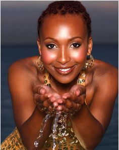 c3d49a7459ad54c729708389aeb37403--beautiful-african-women-beautiful-black-women