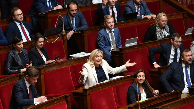 French far-right party Rassemblement National (RN) leader and Member of Parliament Marine Le Pen gestures during the reading of the Social Security (Securite Sociale) financing bill at the National Assembly in Paris on October 20, 2022. - A 49.3 triggered on the state budget, a second approaching on that of the Secu: as in "suspension", the deputies began discussions on October 20, 2022 on this new text criticized by the opposition and also health professionals. (Photo by Alain JOCARD / AFP)